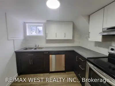 131 Septonne Avenue, Newmarket, ON L3Y 2W4