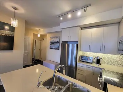 55 Oneida Crescent E 1501, Richmond Hill, ON L4B 0E8