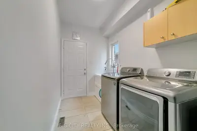 15 Saltzburg Crescent Lower, Georgina, ON L4P 4H3