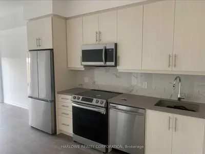 95 Oneida Crescent 310, Richmond Hill, ON L4B 0B1