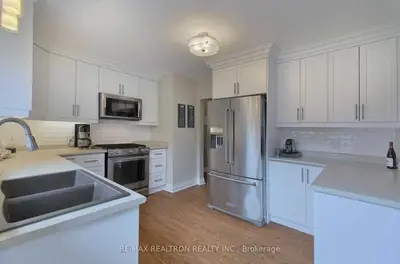 330 Gells Road Upper, Richmond Hill, ON L4C 3A6