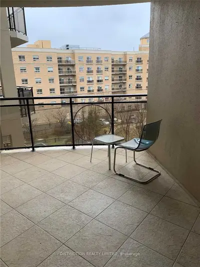1 Maison Parc Court 517, Vaughan, ON L4J 9K1