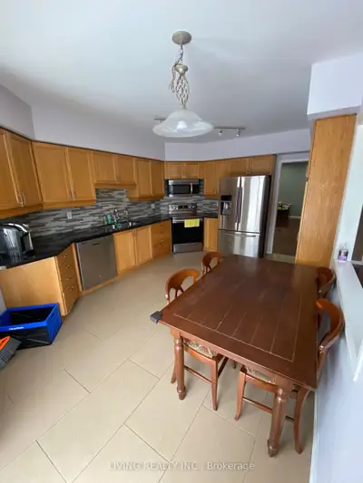458 Menczel Crescent, Newmarket, ON L3X 2P7