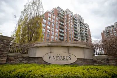 310 Red Maple Road 208, Richmond Hill, ON L4C 0T7