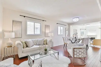 802 Stonehaven Avenue, Newmarket, ON L3X 1K7