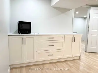 205 Cherrywood Drive, Newmarket, ON L3Y 2X9