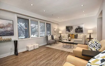 54 Lewis Drive, Newmarket, ON L3Y 1R7