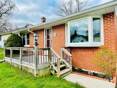 142 Wesley Street, Newmarket, ON L3Y 3P1