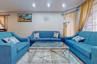 23 Prince Drive, Bradford West Gwillimbury, ON L3Z 3B7