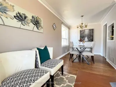 52 Monkswood Crescent, Newmarket, ON L3Y 2K1