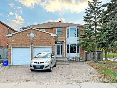 136 Valleymede Drive, Richmond Hill, ON L4B 1T2