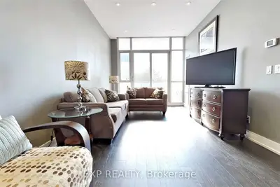 9471 Yonge Street 318, Richmond Hill, ON L4C 1V4