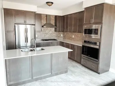 36 Holland Vista Street, East Gwillimbury, ON L9N 1M8