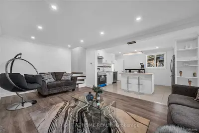 120 Longford Drive, Newmarket, ON L3Y 2Y5