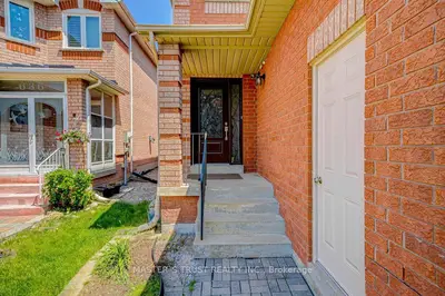 634 College Manor Drive, Newmarket, ON L3Y 8M7
