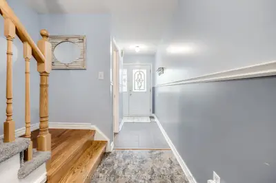 871 Clancey Crescent, Newmarket, ON L3Y 8H2