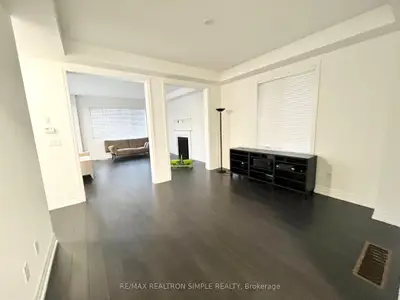 64 Frank Kelly Drive, East Gwillimbury, ON L9N 0V2
