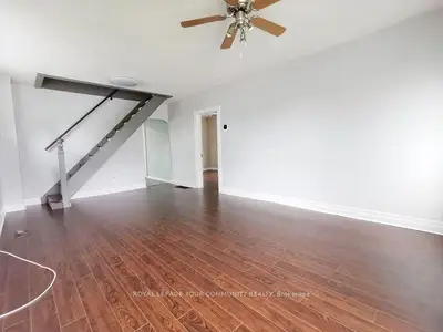 216 Elm Avenue, Georgina, ON L4P 2V1