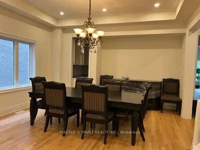 40 Charles White Court N, East Gwillimbury, ON L0G 1V0