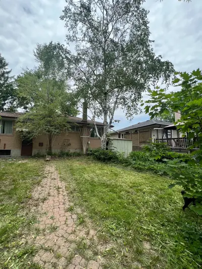 126 Roseview Avenue, Richmond Hill, ON L4C 1E1