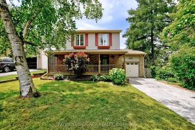 236 Hibiscus Court, Newmarket, ON L3Y 5K9