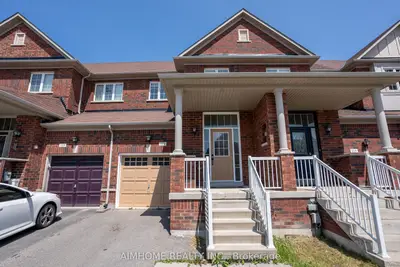 Att/Row/Townhouse in Whitchurch-Stouffville