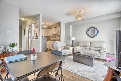 656 Macnab Gate, Newmarket, ON L3Y 8S5