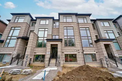 14 Bennington Road, Newmarket, ON L3X 0M8