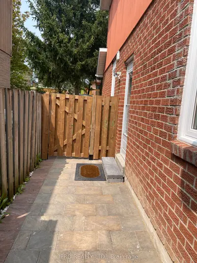 60 Lund Street Bsmt, Richmond Hill, ON L4C 5V7