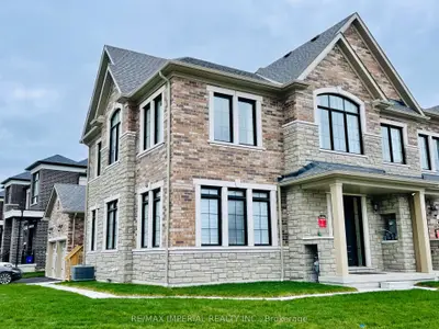 135 McCague Avenue, Richmond Hill, ON L4S 0M2