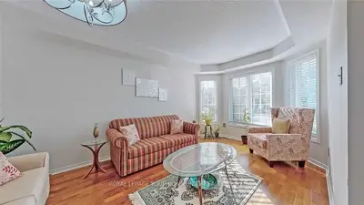 253 Marble Place, Newmarket, On L3x 2r7