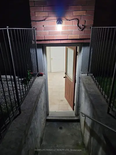 124 Lindenshire Avenue Bsmt, Vaughan, ON L6A 2N5
