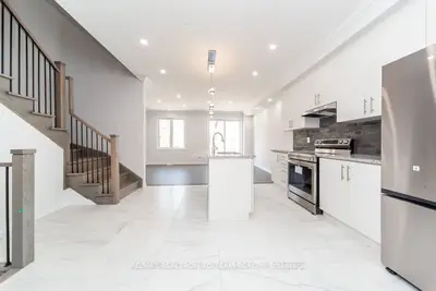 24 Flower Garden Trail, Whitchurch-Stouffville, ON L4A 4V4