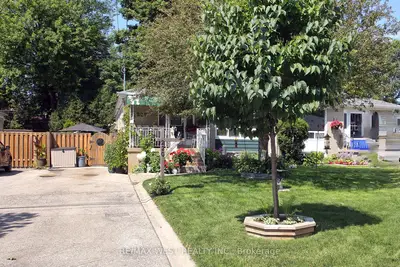220 Neal Drive W, Richmond Hill, ON L4C 3L1