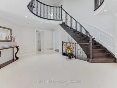 10 Gatewood Court W, Richmond Hill, ON L4B 2L5