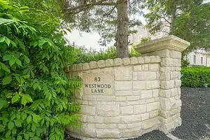 82 westwood Lane, Richmond Hill, ON L4C 6Y2