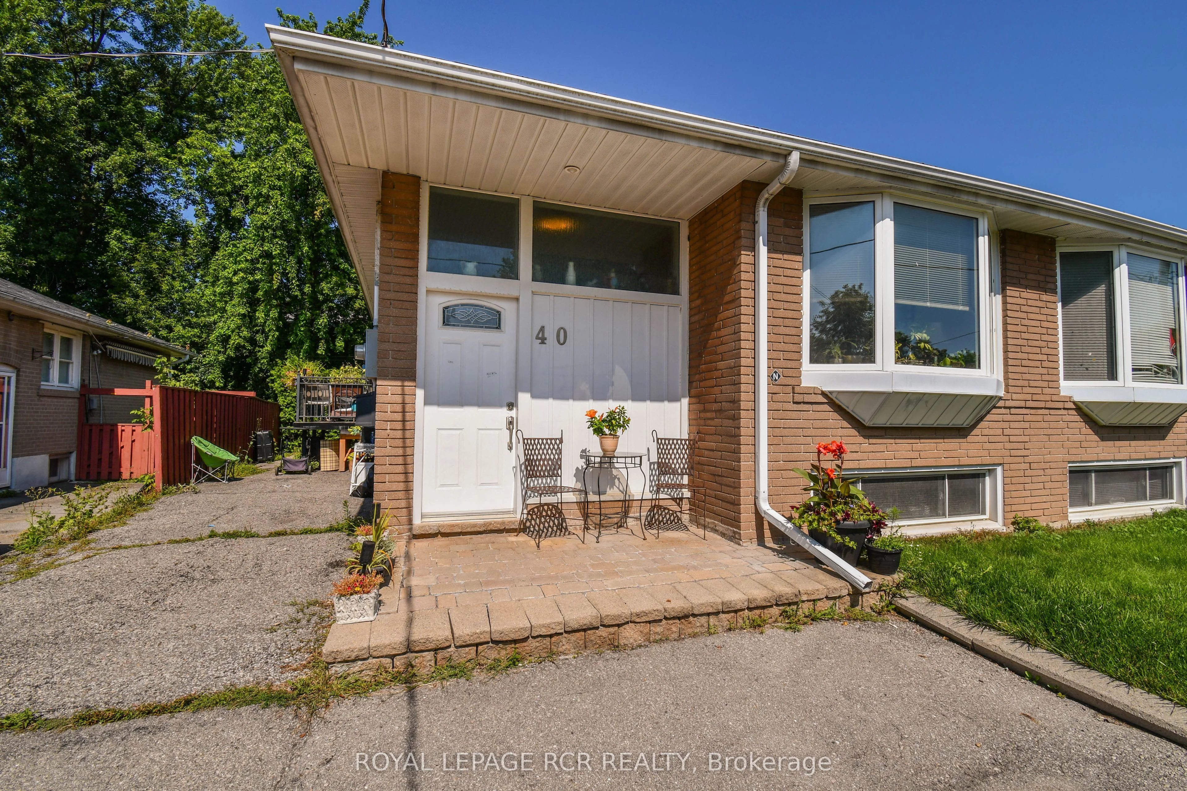 40 Lindsay Avenue, Newmarket, ON L3Y 4N6