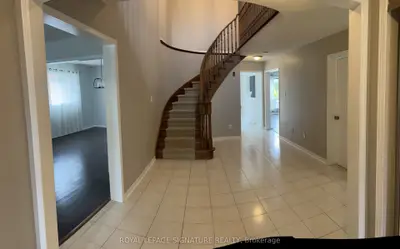 825 Hollander Road, Newmarket, ON L3Y 8H4