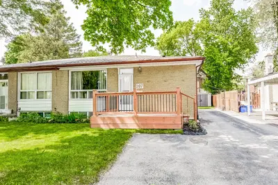 207 Beechy Drive, Richmond Hill, ON L4C 2X6