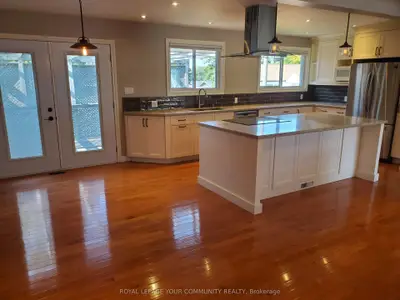 124 Alexander Road, Newmarket, On L3y 3j5