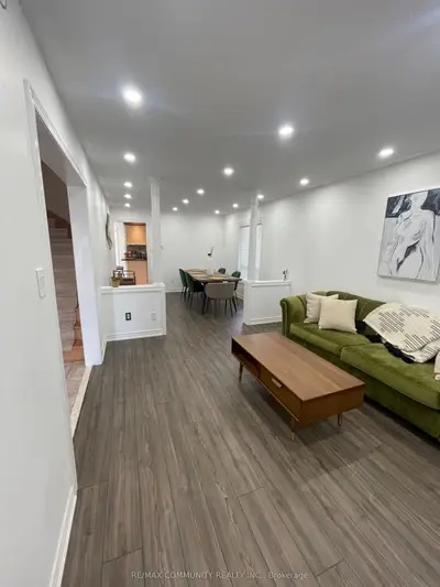 54 Dovedale Drive, Georgina, ON L4P 4C7