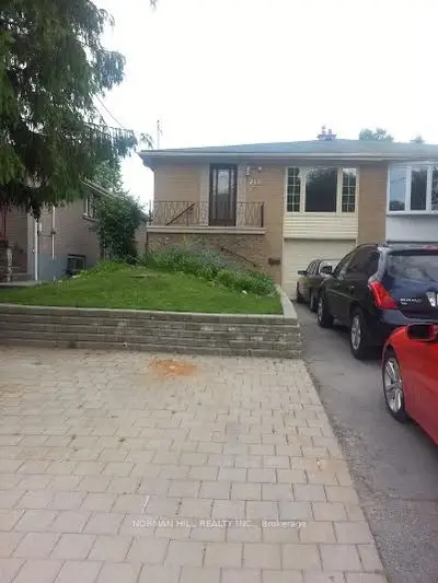 718 Mountview Place Bsmt, Newmarket, ON L3Y 3P7