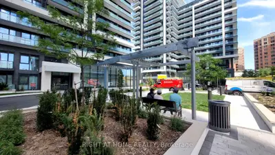 95 Oneida Crescent PH12, Richmond Hill, ON L4B 0H5