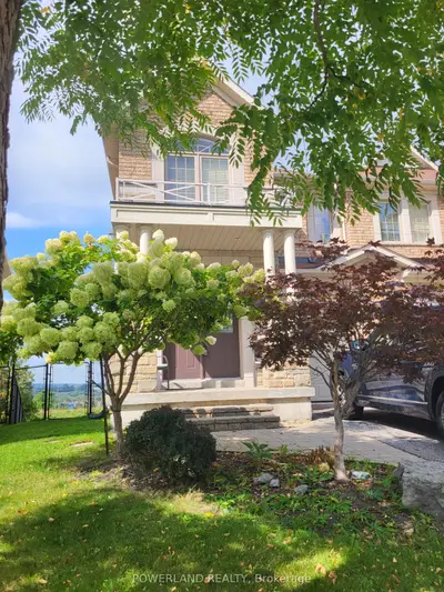 556 Foxcroft Boulevard, Newmarket, ON L3X 3L6