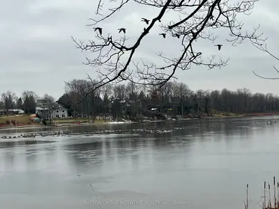 28 Beach Road, Whitchurch-Stouffville, ON L0H 1G0