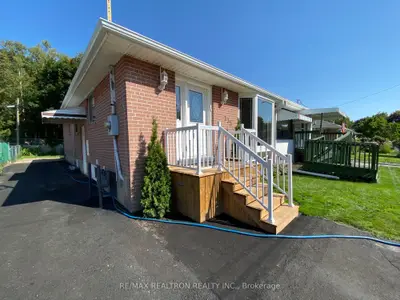 135 Willow Lane Lower, Newmarket, ON L3Y 4J1