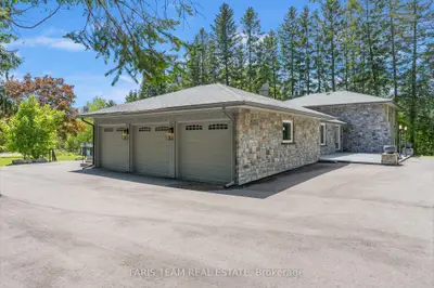 Detached in King