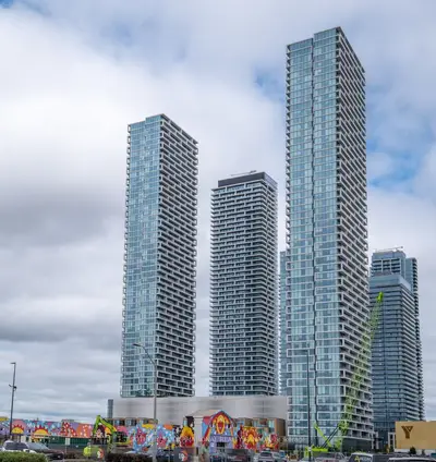 898 Portage Parkway 5712, Vaughan, On L4k 0j6