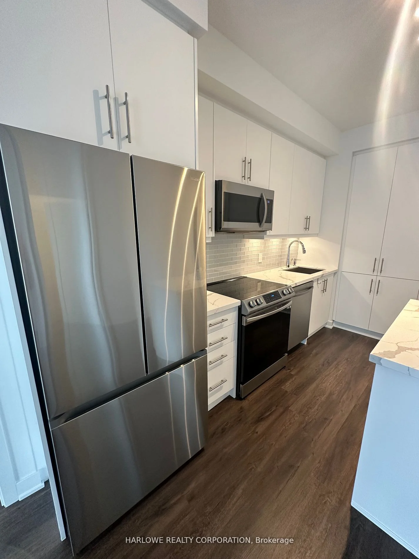 95 Oneida Crescent 1705, Richmond Hill, On L4b 0h5
