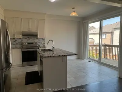 22 Mondial Crescent, East Gwillimbury, ON L9N 0S1